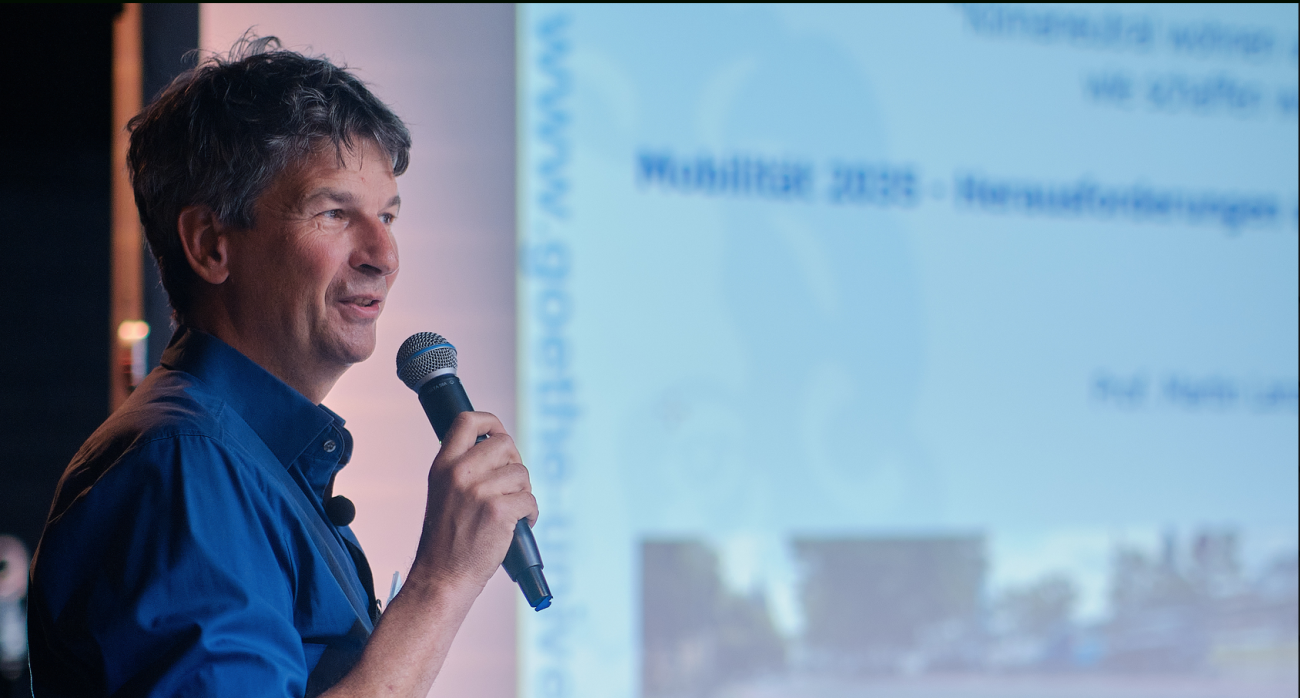 martin_lanzendorf_foto_christoph_schnuell.png Prof. Dr. Martin Lanzendorf