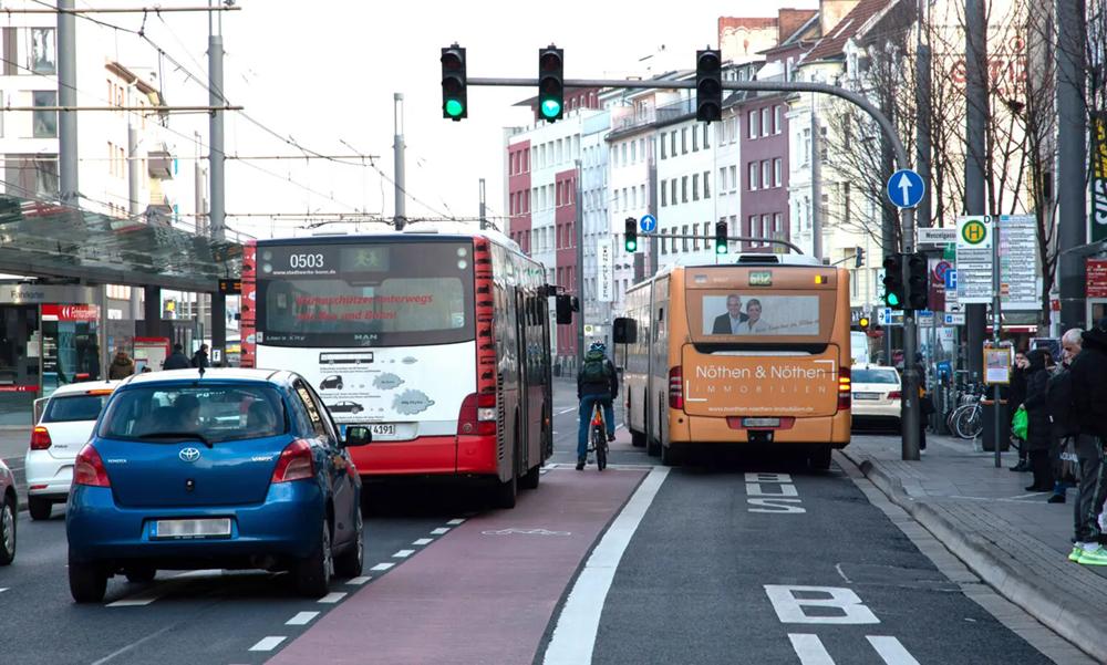 Bus- und Radspur, Bertha-von-Suttner-Platz Bonn