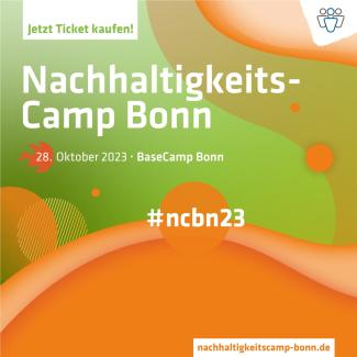 Grafik mit organischen Formen in Grün und Orange, darauf der Text "Nachhaltigkeits-CampBonn"
