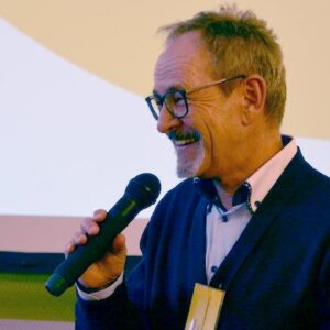 Dirk Lahmann mit Mikrophon