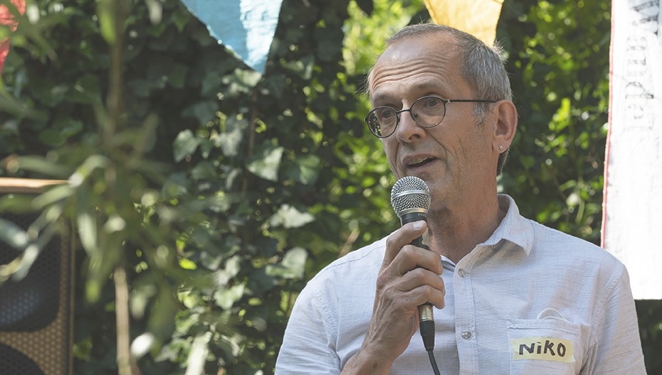 Niko auf dem Klima-Aktionstag2021 Foto Jo Hempel Prof. Dr. Niko Froitzheim auf dem Klima-Aktionstag mit Mikrophon